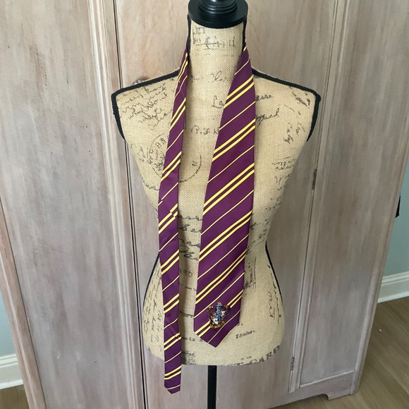 Harry Potter Silk Adult Gryffindor Tie purple yellow stripe - Picture 2 of 11